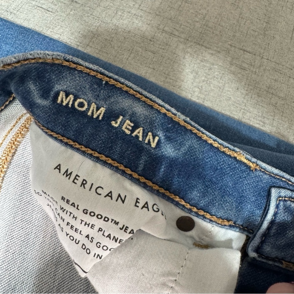 American Eagle Soft Knit High Rise Mom Jeans Distressed Raw Hem Size 2 - Picture 10 of 13
